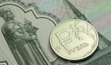 Возможна ли девальвация в России: что будет с рублем в 2024 году?