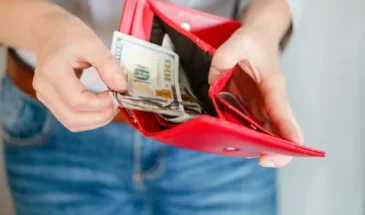 Найденный на улице кошелек с деньгами: что делать и как избежать проблем