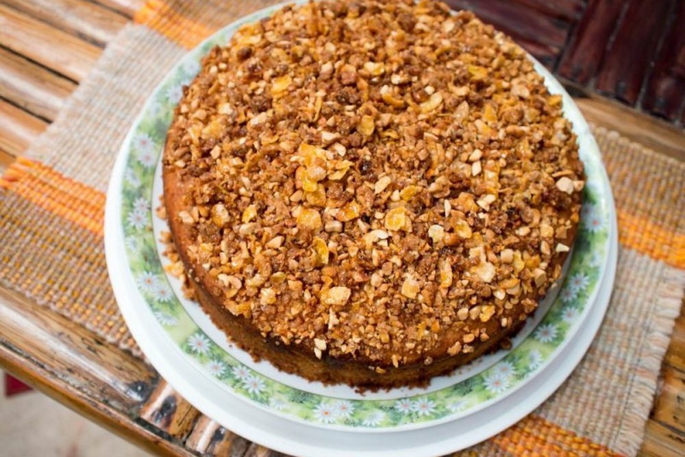 Торт на блюде