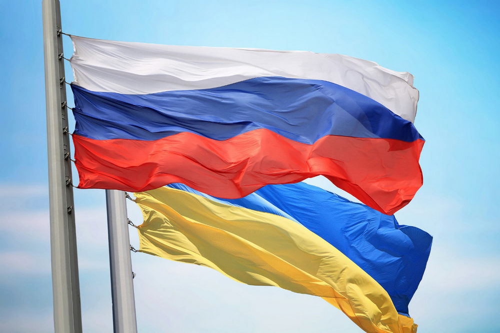 Флаги России и Украины
