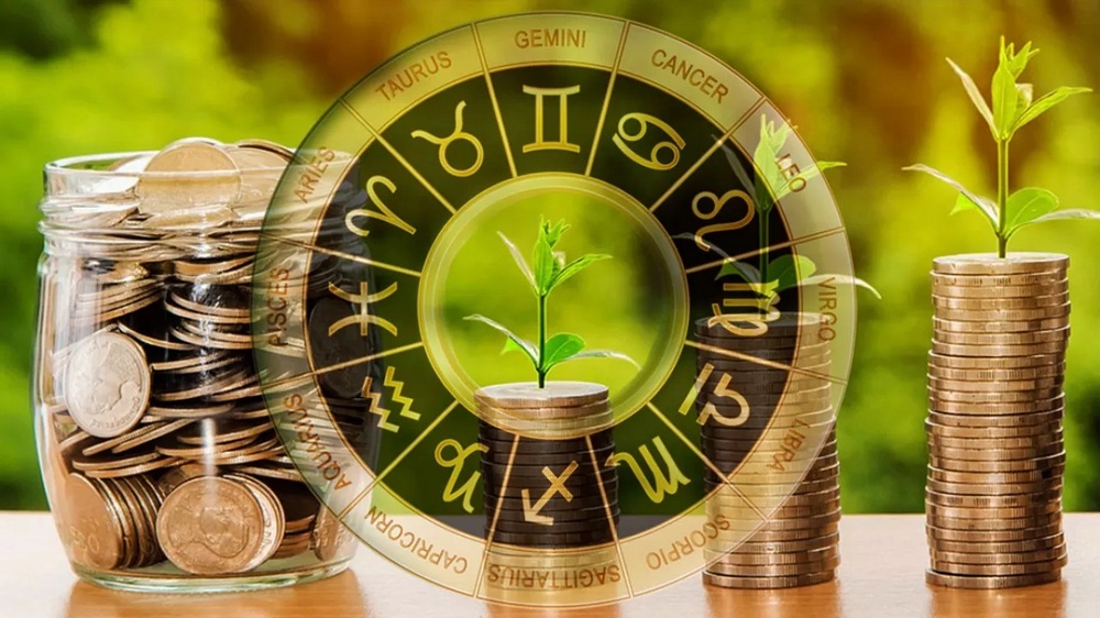 Зодиакальное колесо на фоне монет