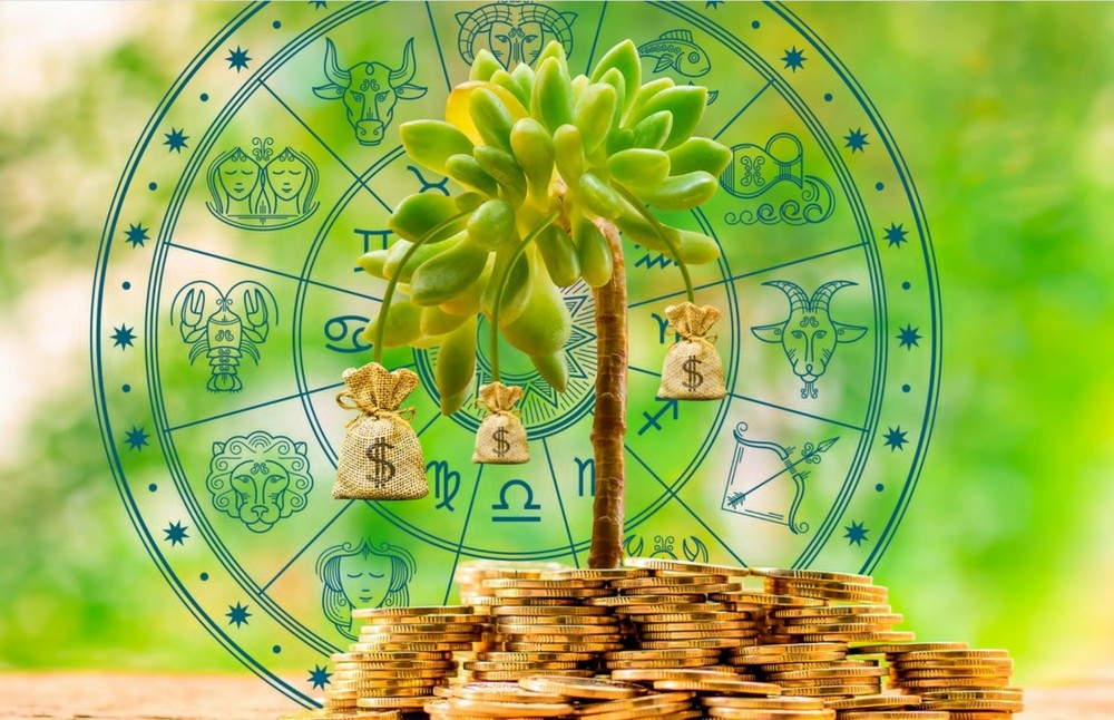 Денежное дерево на монетах на фоне зодиакального круга
