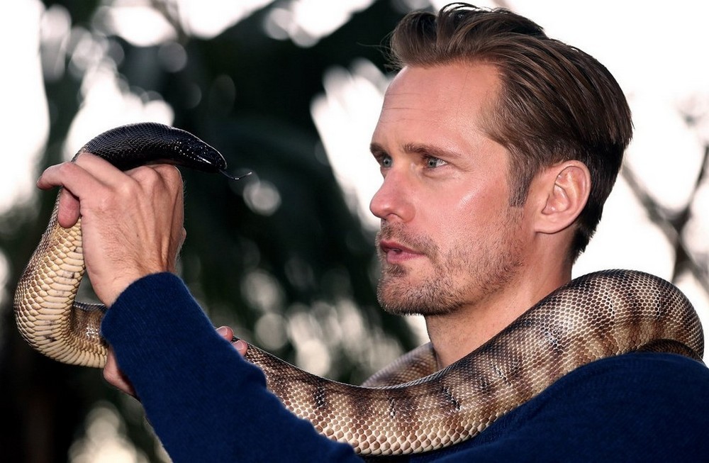 Мужчина со змеей