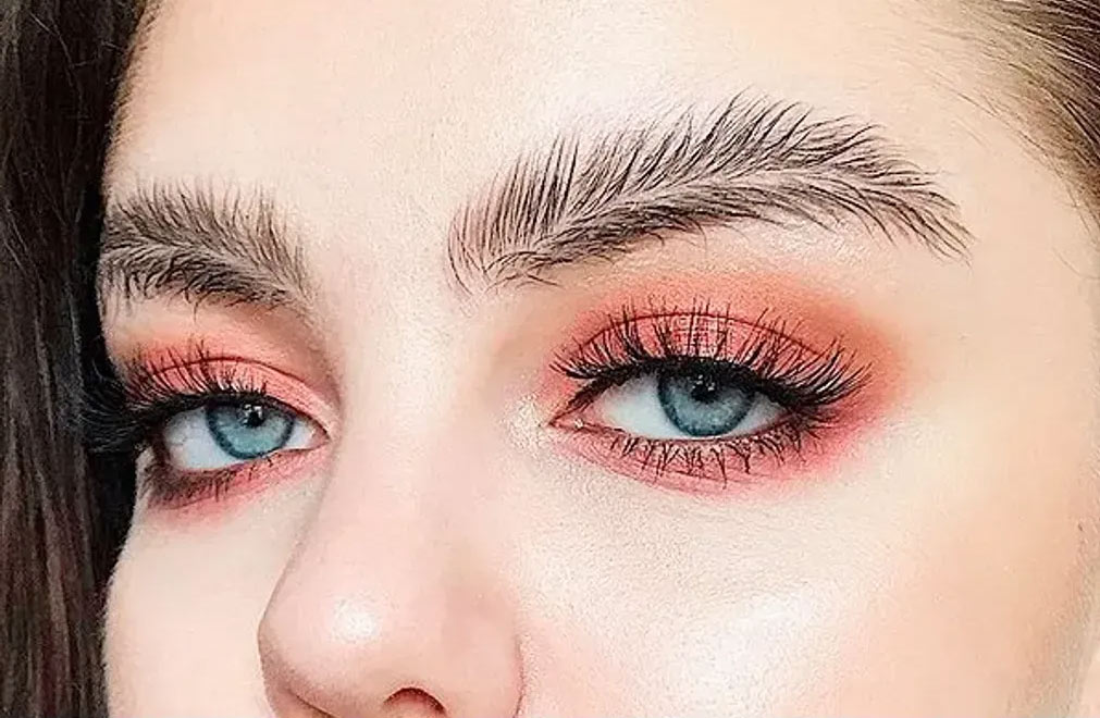 Брови перья