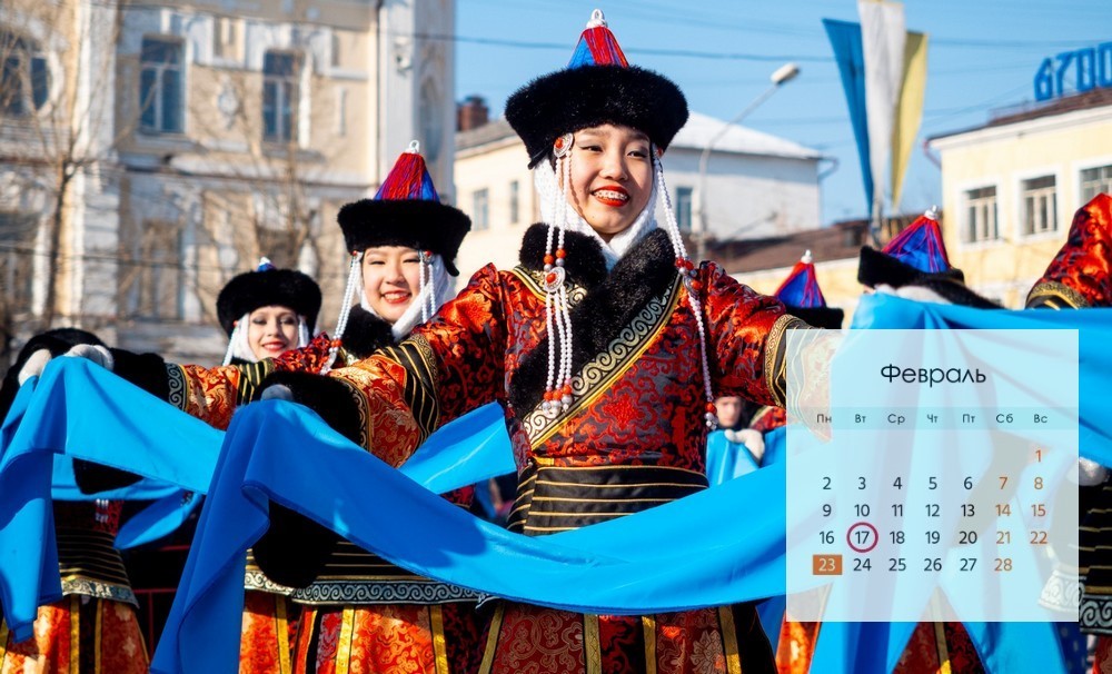 Девушки в национальных костюмах