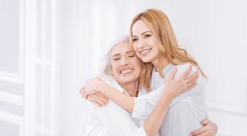 Взрослая дочь с мамой